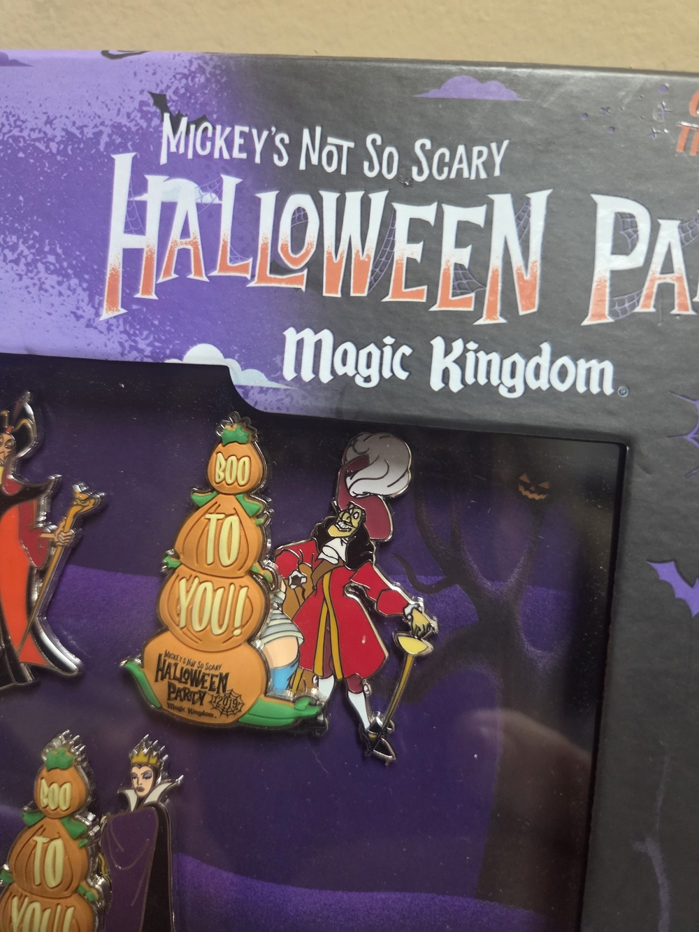 New In Box Disney Parks Official Halloween Party Pin Set Limited Edition 2019 - Picture 2 of 4